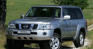 Резиновый коврик в багажник Nissan Patrol (2004-2010) с бортиком