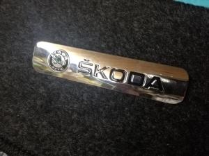 Лейбл металлический Skoda (Шкода) БОЛЬШОЙ цветной