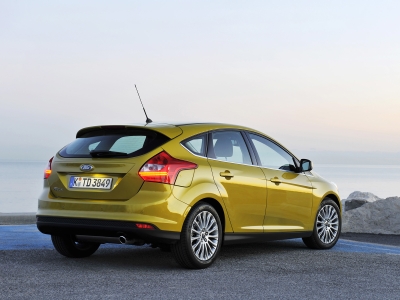 Коврик в багажник Ford Focus 3 HB (Форд Фокус 3 хэтчбек) с бортиком