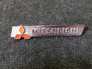 Лейбл металлический Mitsubishi ( Митсубиси ) фигурный цветной 