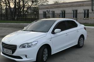 Резиновый коврик в багажник Peugeot 301 (2013-н.в.) с бортиком