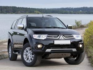 Коврики в салон Mitsubishi Pajero Sport  (2010-н.в.) 3D с бортиком