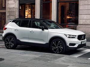 Коврик в багажник Volvo XC40 (Вольво ХС40) с бортиком