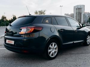 Коврик в багажник в багажник Renault Megane 3 УНИВЕРСАЛ с бортиком