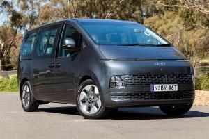 Коврики в салон Hyundai Staria (2021-н.в.) 3D с бортиком 