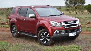 Коврики в салон Isuzu MU-X 2 (2020-н.в.) с бортиком 3 ряд