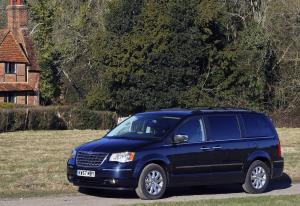 Резиновый коврик в багажник Chrysler Grand Voyager (2008-н.в.) с бортиком