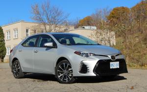 Коврики 3D в салон Toyota Corolla (2012-2019) с бортиком
