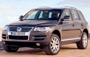 Коврик в багажник Volkswagen Touareg (2002-2010) с бортиком