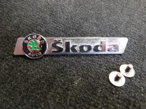 Лейбл металлический Skoda (Шкода) фигурный цветной