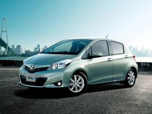 Коврик в багажник Toyota Vitz 3 4WD (2010-н.в.) с бортиком