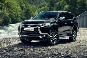 Коврики в салон Mitsubishi Pajero Sport  (Митсубиси Паджеро Спорт 2015- н.в.) 3D с бортиком