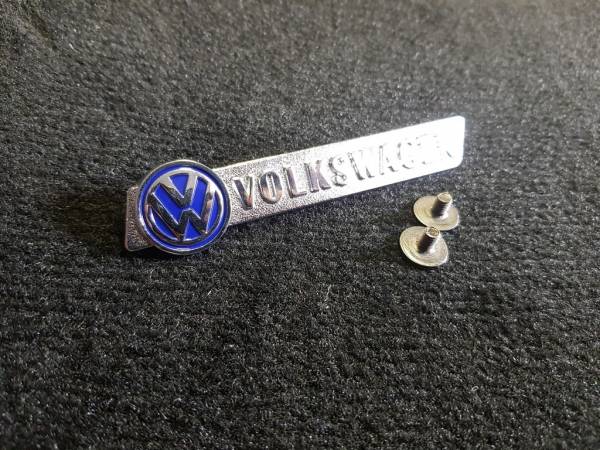 Лейбл металлический Volkswagen (Фольксваген) фигурный цветной 