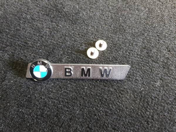 Лейбл металлический Bmw (Бмв) фигурный цветной