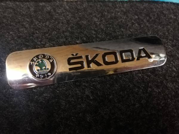 Лейбл металлический Skoda (Шкода) БОЛЬШОЙ цветной