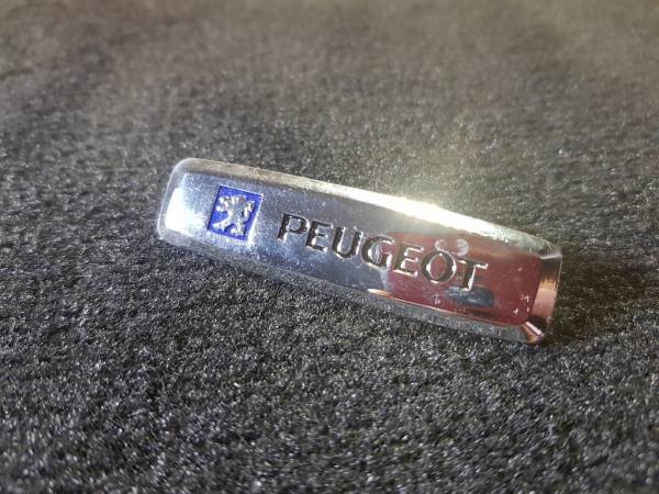 Лейбл металлический Peugeot (Пежо) цветной