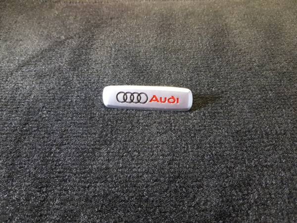 Лейбл металлический Audi (Ауди) цветной