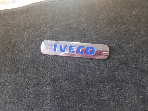 Лейбл металлический Iveco (Ивеко) БОЛЬШОЙ цветной