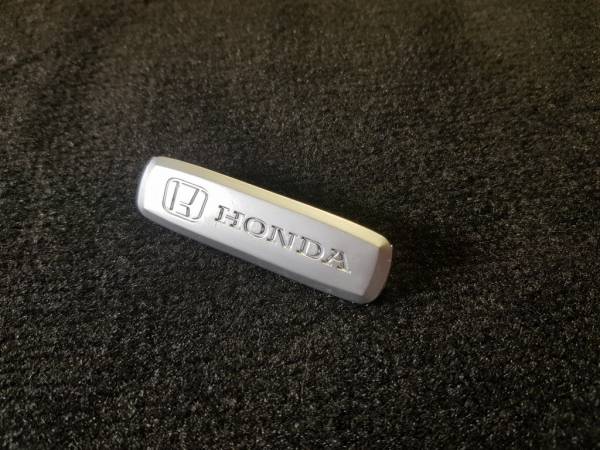 Лейбл металлический Honda (Хонда) без цветный