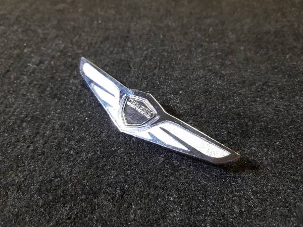 Лейбл металлический Hyundai Genesis (Хендай Genesis) фигурный цветной