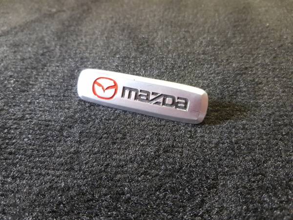 Лейбл металлический Mazda (Мазда) цветной