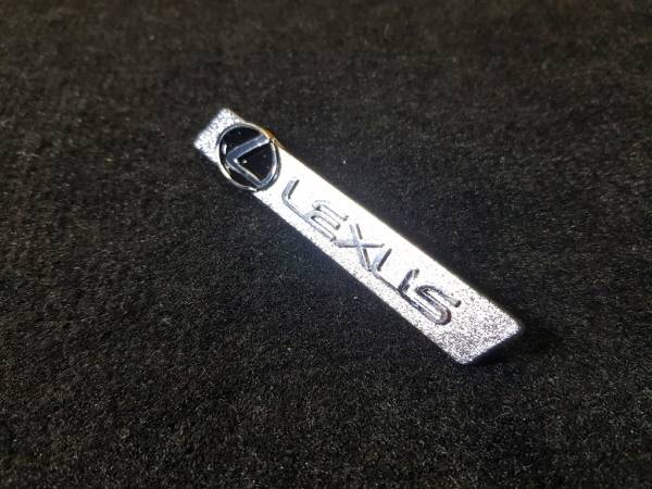 Лейбл металлический Lexus (Лексус) фигурный цветной