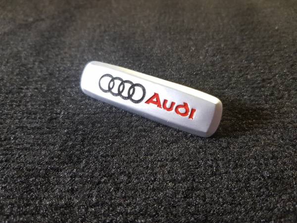 Лейбл металлический Audi (Ауди) цветной