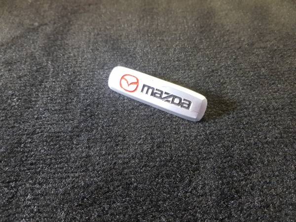 Лейбл металлический Mazda (Мазда) цветной
