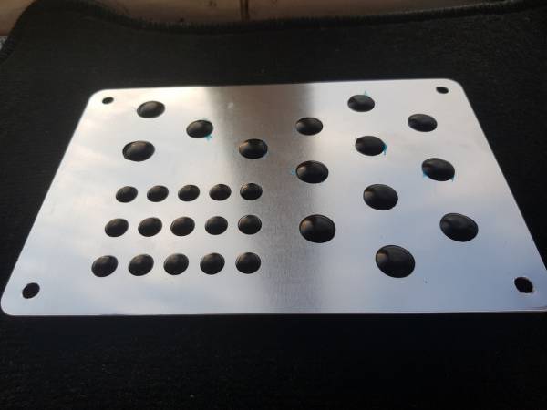 Алюминиевый подпятник для автоковрика 
