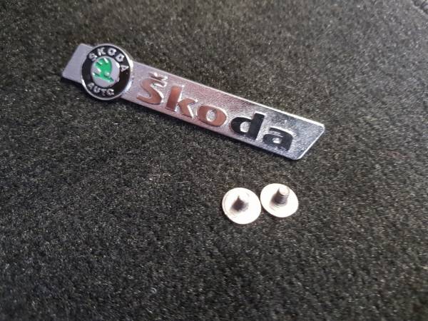 Лейбл металлический Skoda (Шкода) фигурный цветной