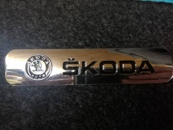 Лейбл металлический Skoda (Шкода) БОЛЬШОЙ цветной